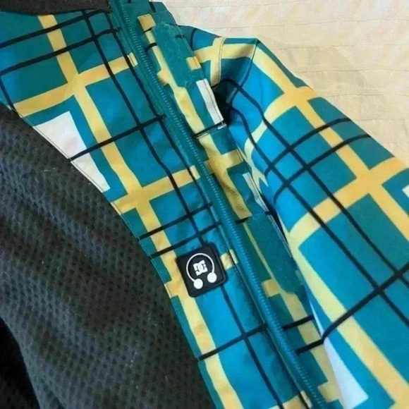 DC women's Snowbarding Jacket size medium - Picture 7 of 10